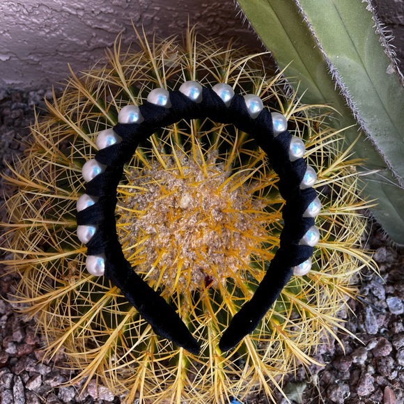 Braided Headband with pearls - Picture 6 of 7